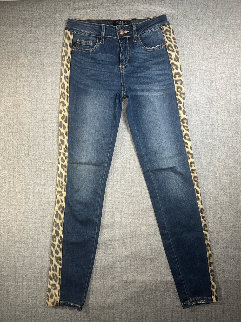 Judy Blue Skinny Fit Dark Denim w/Leopard print Womens Jeans, size 3/26